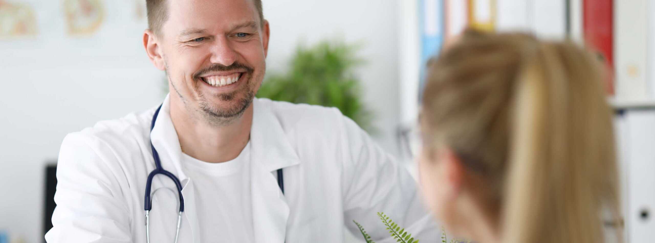 Doctor supporting client during South Jersey alcohol addiction treatment.