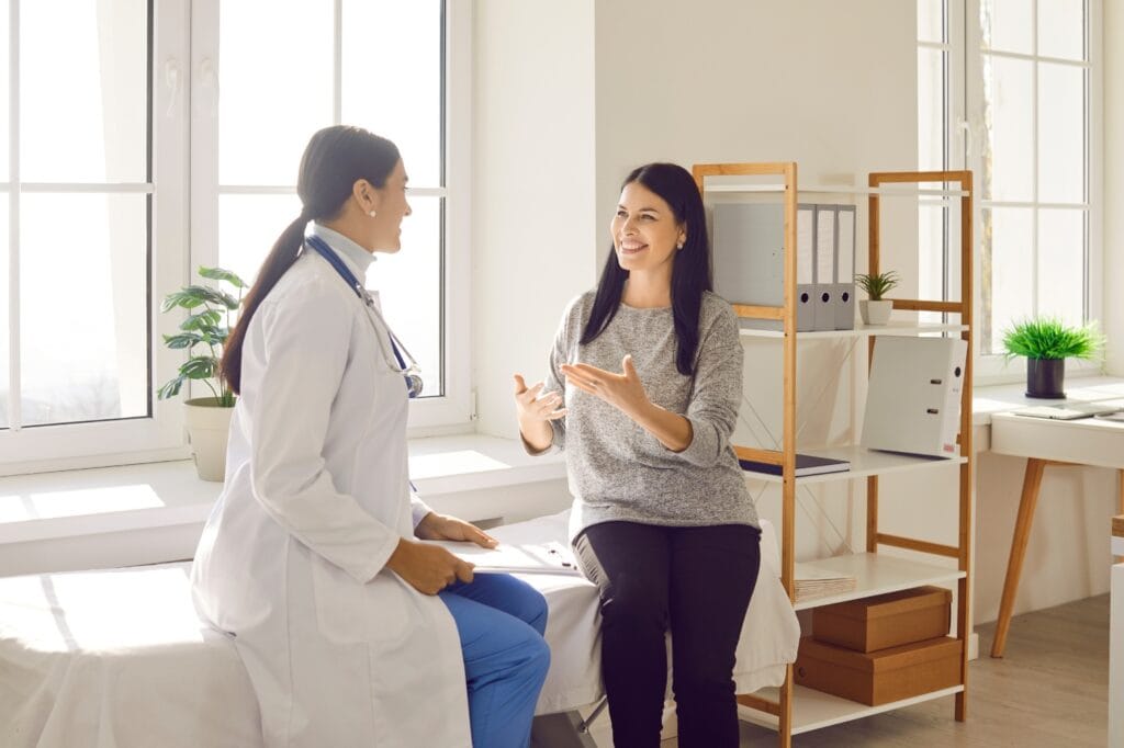 A woman talks to her doctor about detox options during south jersey benzodiazepine addiction treatment.