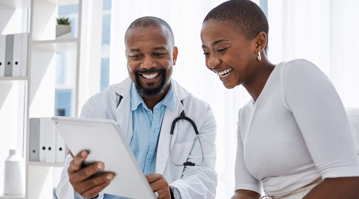 A woman talks to her doctor about a treatment plan during South Jersey oxycodone addiction treatment.