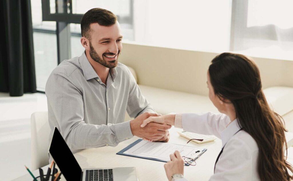 Man meeting with a clinician at a New Jersey rehab for executives and CEOs.