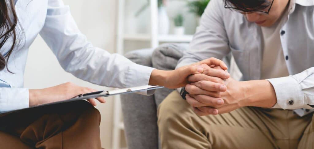 Therapist guiding client through DBT skills in South Jersey valium addiction treatment.