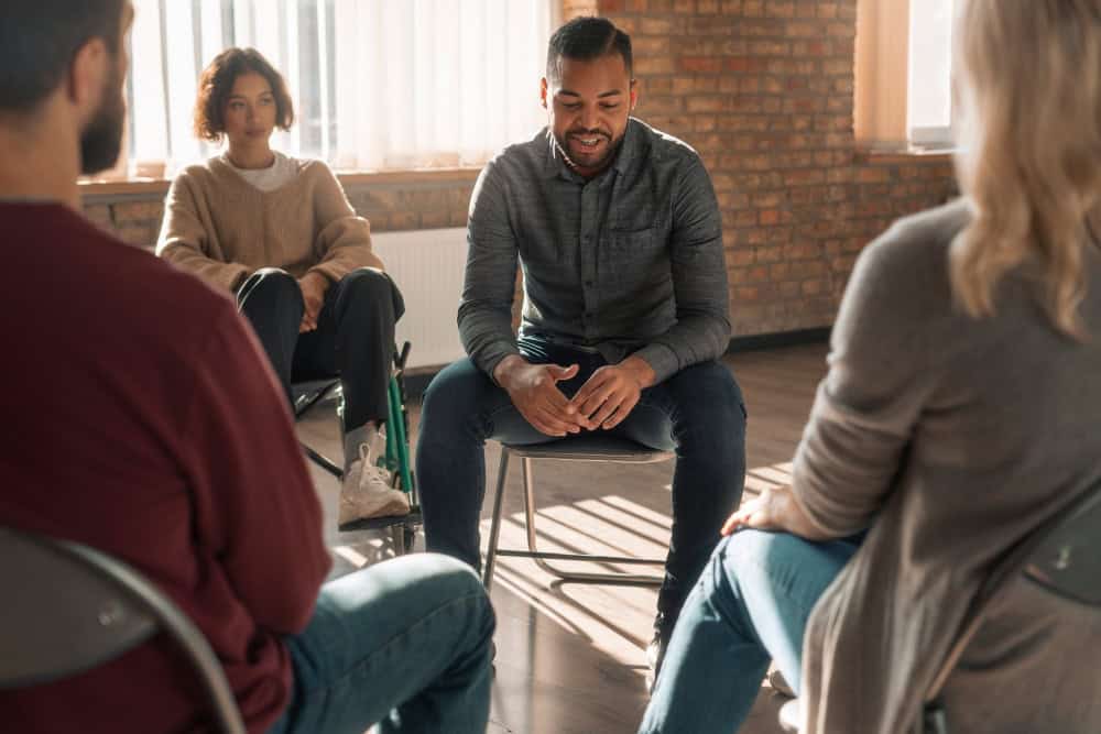 People participating in group therapy for recovery from benzodiazepine use, including Xanax vs Ativan.